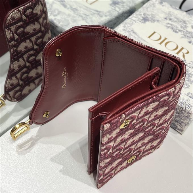 2025228Y 210P182142188